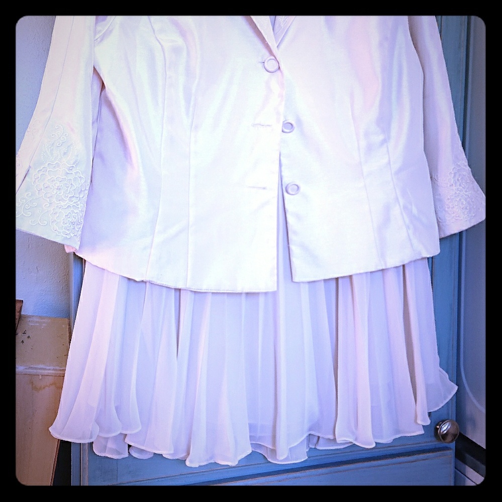 Cream, 2 piece jacket and skirt